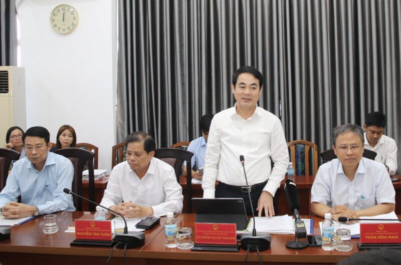 Bí thư Tỉnh ủy Nghiêm Xuân Thành phát biểu tại buổi làm việc.